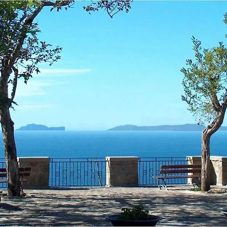 Afra Bed & Breakfast 3*