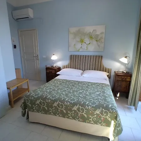 Bed & Breakfast Afra 3*