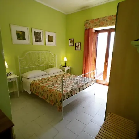 Bed & Breakfast Afra 3*