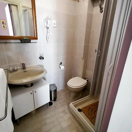 Bed & Breakfast Afra