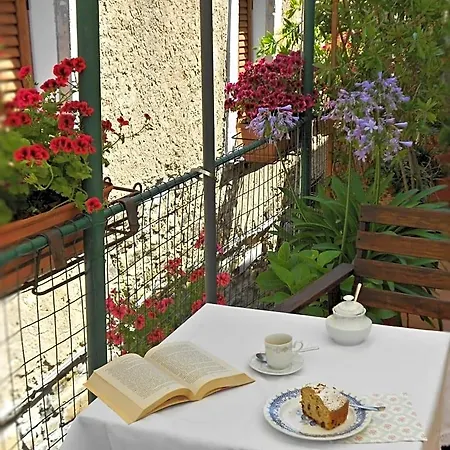 Bed & Breakfast Afra 3*