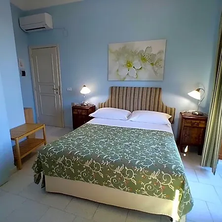 Afra Bed & Breakfast 3*